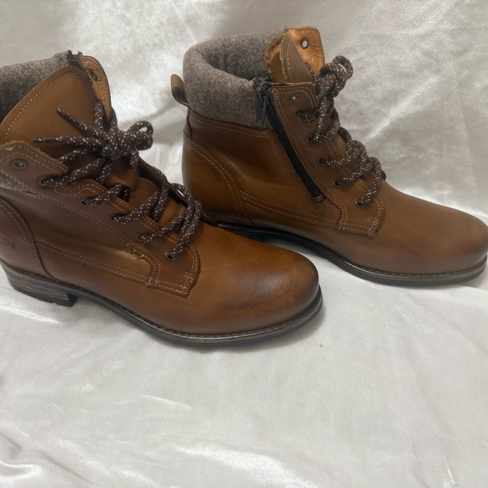 Taos Footwear Tan Lace Up Boots